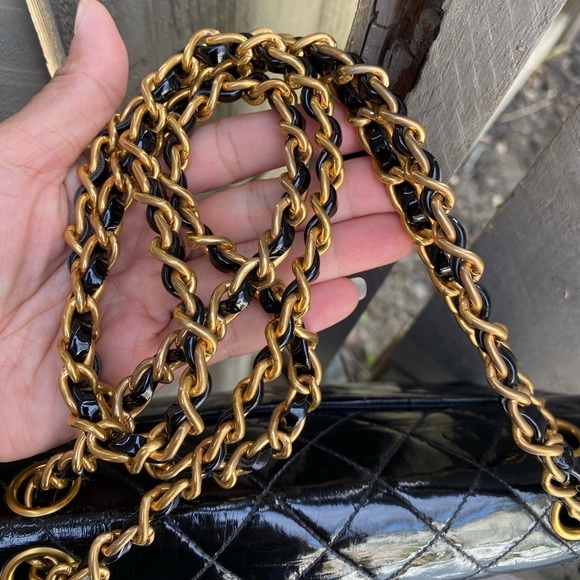 ⭐️BEAUTIFUL⭐️ CHANEL CLASSIC FLAP BAG MEDIUM 9 INCHES🔥 100% Authentic patent - Picture 14 of 17